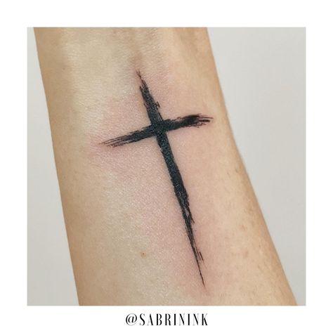 Cross tattoo, looking like it was painted on the skin 🎨👩🏼‍🎨 Cross Tattoo Cover Up, Tattoo Cross Ideas, Nail Cross Tattoo, Minimalist Cross Tattoo, Cool Cross Tattoos, Tiny Cross Tattoo, Tattoos Cross, Cross Tattoo On Wrist, Small Cross Tattoos