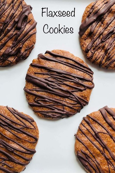 These flaxseed cookies are delicious and easy to make. They’re vegan and sweetened with dates. Flax Cookies Healthy, Flax Seed Dessert Recipes, Flaxseed Cookies Recipe, Flaxseed Meal Recipes, Flaxseed Cookies, Flaxseed Recipes, Metabolism Reset, Nutritious Desserts, Healthier Baking