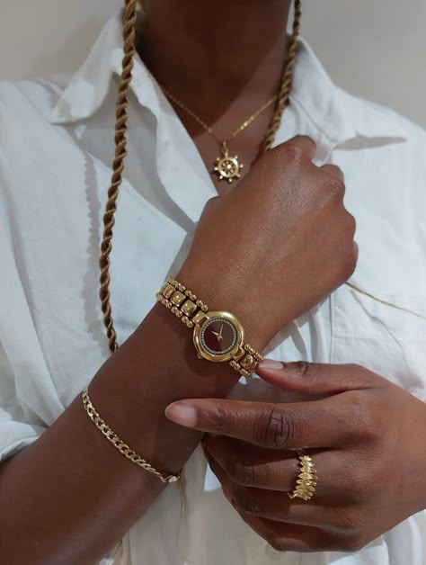 Picture of a black girl wearing different types of gold jewelry (gold bracelet, gold ring, gold watch and gold necklace). She is posing with her hands crossed over a crisp white shirt. Gold Bracelet For Women Aesthetic, Jewelry Inspo Black Women, Jewellery On Black Women, Black Woman Accessories, Jewelry Accessories Black Women, Stacked Rings Black Women, Dark Skin Jewelry, Gold Bracelet Stack Black Woman, Accessorising Outfits Jewellery