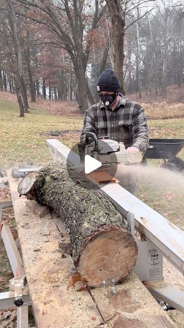 Willow Wood Projects, Log Design Ideas Woods, Home Made Sawmill, Log Crafts Diy, Log Ideas Diy Projects, Bushcraft Cabin, Homemade Sawmill, Saw Mill Diy, Sawmill Projects