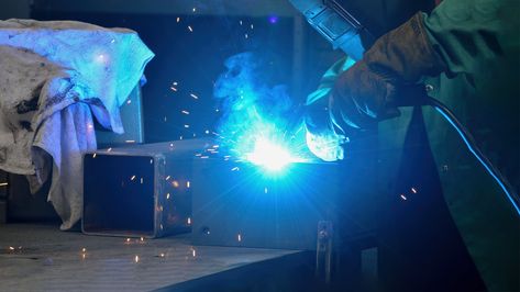 What is welding arc flash and how can it be prevented?  #welding #arcflash #machineshop #workworkwork #weldinglife #safety #radwell https://blog.radwell.com/what-is-welding-arc-flash Arc Flash, Machine Shop, Welding Art, Welding Projects, Art Diy, How Can, Steam, Blog Post, Flash