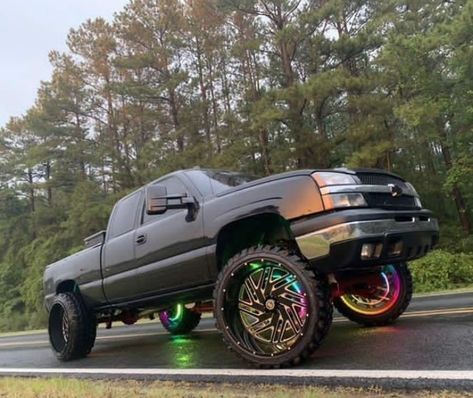 Jacked Up Trucks Chevy, Squatted Truck, Trucks Wallpaper, Chevy Colorado Zr2, Squatted Trucks, Colorado Zr2, Car Community, Trucks Chevy, Lowrider Trucks