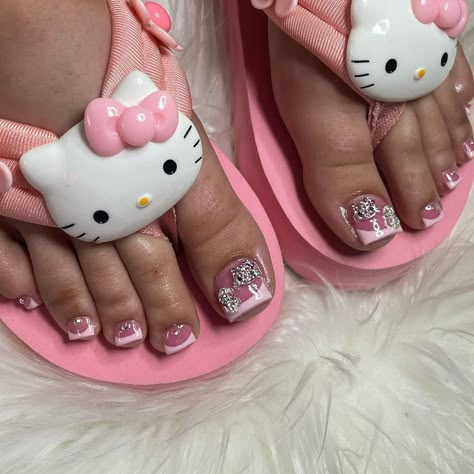 Hello Kitty Toe Nails, Toe Nail Designs Pink, Hello Kitty Toes, Acrylic Nails Hello Kitty, Pink Nails Long, Sparkly Flowers, Pedicured Toes, Hello Kitty Slippers, Nails Hello Kitty