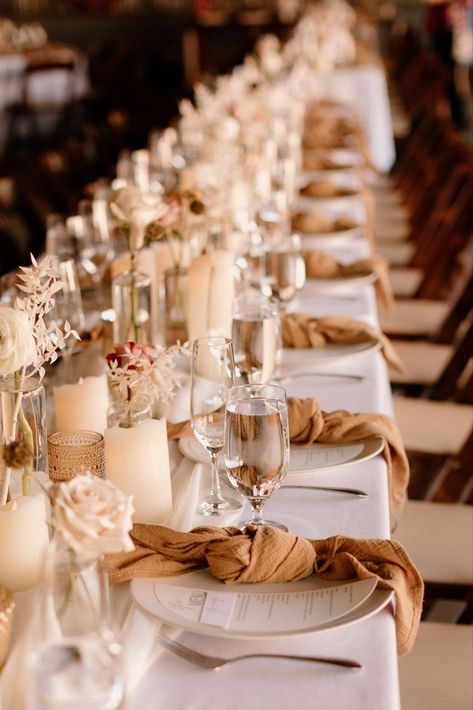 Neutral Wedding Colors Table Settings, Boho Wedding Napkins, White And Terracotta Wedding Table, White And Light Brown Wedding Theme, Champagne And Neutral Wedding, Neutral Wedding Colors Decor, White Brown Wedding Theme, Earth Tones Wedding Reception, Neutral Champagne Wedding Decor