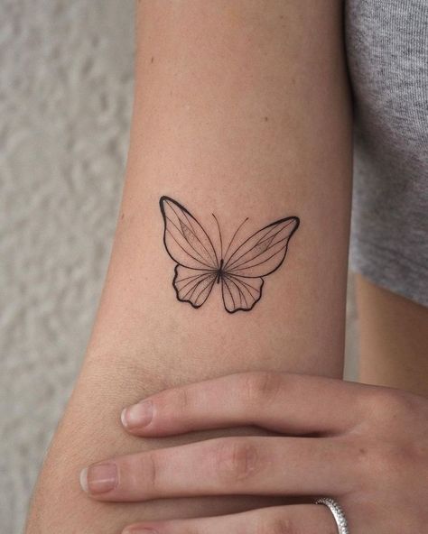 Graceful Tattoo, Basic Tattoos, Small Butterfly Tattoo, Petite Tattoos, Small Butterfly, Small Hand Tattoos, Classy Tattoos, Discreet Tattoos, Dainty Tattoos