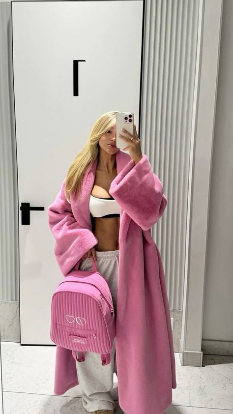 Kylie Jenner Pink Outfit, Long Pink Coat Outfit, Pink Wool Coat Outfit, Pink Teddy Coat Outfit, Edgy Pink Outfits, Pink Outfits Aesthetic Baddie, Baddie Valentines Day Outfit, Pink Fur Coat Outfit, Pastel Winter Outfit