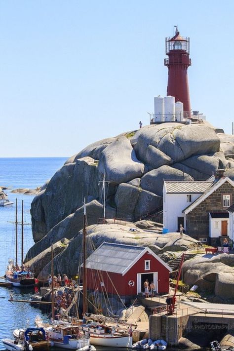 Lighthouse Living, Beautiful Norway, Lighthouse Pictures, Beautiful Lighthouse, Light The Way, Light Houses, Water Tower, Light House, The Lighthouse