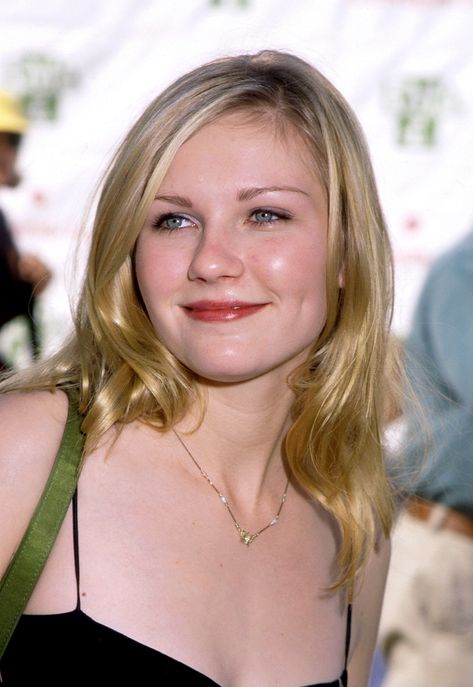 Kirsten Dunst Makeup, Kirsten Dunst 2000s, Kristen Dunst 90s, Kirsten Dunst 90s, Kirsten Dunst Hair, Kristin Dunst, Desired Beauty, Kristen Dunst, Pretty Females