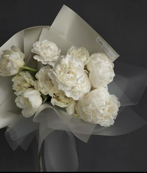 White Carnation Bouquet, Flower Boquet, White Lotus Flower, White Carnation, Hydrangea Bouquet, Vintage Flowers Wallpaper, Boquette Flowers, Flower Shower, Nothing But Flowers