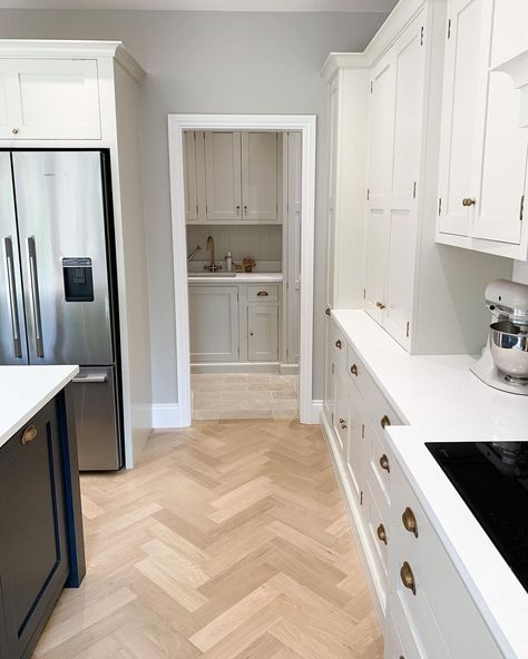 Kitchens With Parquet Flooring, Cream Kitchen Wooden Floor, Kitchen With Wooden Flooring, Kitchens With Herringbone Floors, Kitchen Floor Herringbone, Kitchen Flooring Herringbone, Parkay Flooring Kitchen, Kitchen Flooring Ideas Wood, White Kitchen Flooring Ideas