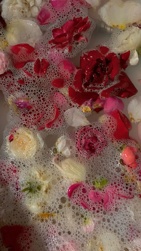 Rose Bath Aesthetic, Flower Bath Aesthetic, Flowers In Bathtub, Wet Flowers, Rose Petal Bath, Bath Aesthetic, Valentine Photo Shoot, Iphone Wallpaper Stills, Flower Bath