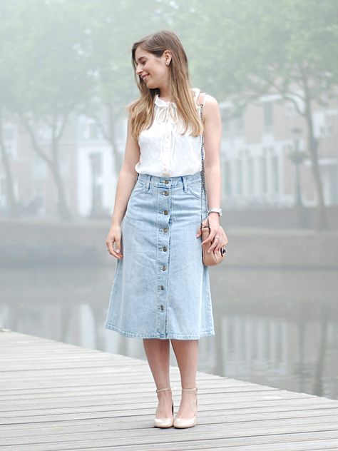 Styling Denim Skirt, Jean Midi Skirt Outfits, Jeans Skirt, Denim Skirts, Jeans Skirt Outfit, Outfits With Denim Skirt, Jean Midi Skirt, Denim Midi Skirt Outfit, Skirt Denim