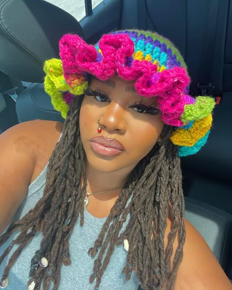 CROCHET BY MIKIEE on Instagram: “NEW CONFETTI BUCKET HAT 💚💗💙💜 now available for purchase!🧶” Slouch Hats, Ruffle Hat, Funky Hats, Crochet Hat For Women, Crochet Ruffle, Mode Crochet, Crochet Beanie Pattern, Cozy Crochet, Crochet Clothing And Accessories