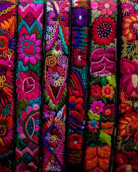 Guatemalan Embroidery, Guatemalan Fabric, Mexican Textiles, Colorful Skirts, Indigenous Women, Colorful Blouses, Bohemian Theme, Diy Embroidery Patterns, Colorful Embroidery