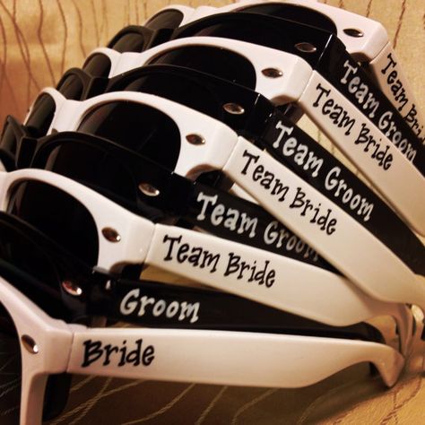 Bridal Party Photos Funny, Team Bride Team Groom, Beer Olympic, Bachelorette Party Sunglasses, Bridal Party Games, Bride Team, Wedding Fotos, Team Groom, Bachelorette Bachelor Party