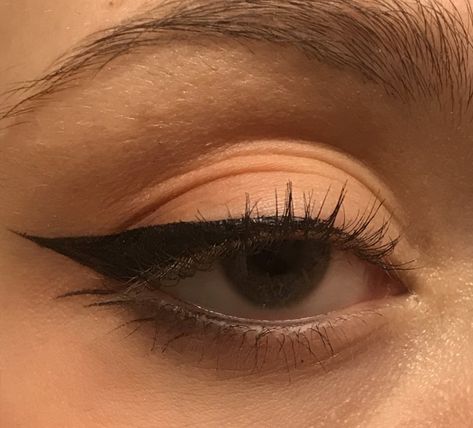 Sharp Makeup Looks, Eyeliner With Glasses, Smoky Winged Liner, Eyeliner For Almond Shaped Eyes, Elegant Eyeliner, Sharp Eyeliner, Eyeliner For Almond Eyes, Dinner Makeup, Classic Eyeliner