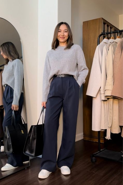 Sport Professional Outfit, Trousers Outfit Casual Winter, Styling Blue Pants, Blue Sweater Work Outfit, Navy Pants Winter Outfit, Blue Pants Winter Outfit, Trouser Work Outfit Women, Clinic Outfits Business Casual, How To Wear Trousers Women