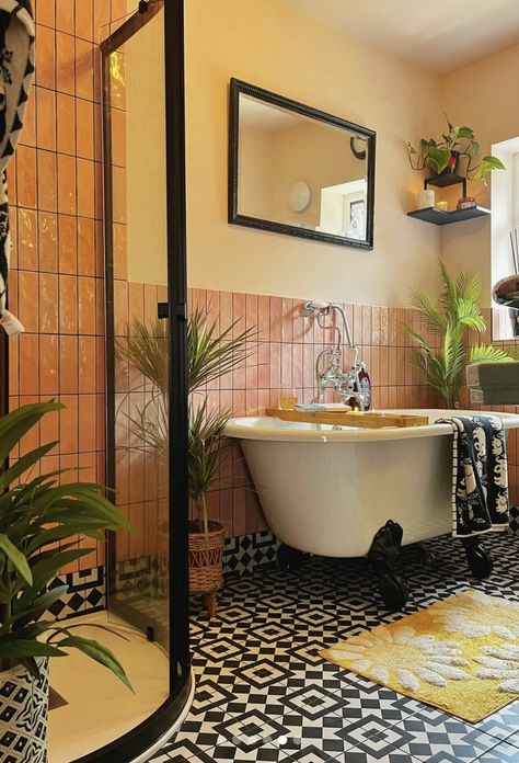 Vibrant Bathroom, End Terrace House, Eclectic Bathroom, Bathroom Color, Bathroom Colors, Bath Tub, House Bathroom, Beautiful Bathrooms, Dream House Decor