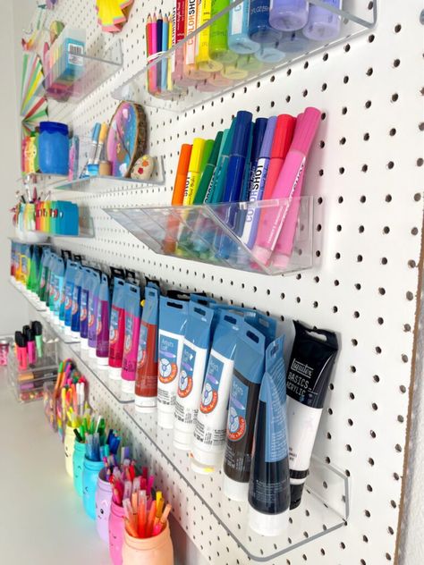 Kids Art Supply Organization, Peg Board Organization, Peg Board Ideas, Craft Office Room, Acrylic Paint Storage, Painted Pegboard, Pegboard Craft Room, Craft Room Organization Ideas, Pegboard Ideas