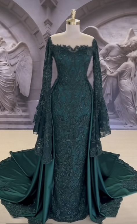 Emerald Wedding Dresses, Simple Long Dress, Wedding Dress Bustle, Nikkah Dress, Classy Wedding Dress, Pakistani Wedding Outfits, Classy Prom Dresses, Pretty Wedding Dresses, Fancy Wedding Dresses