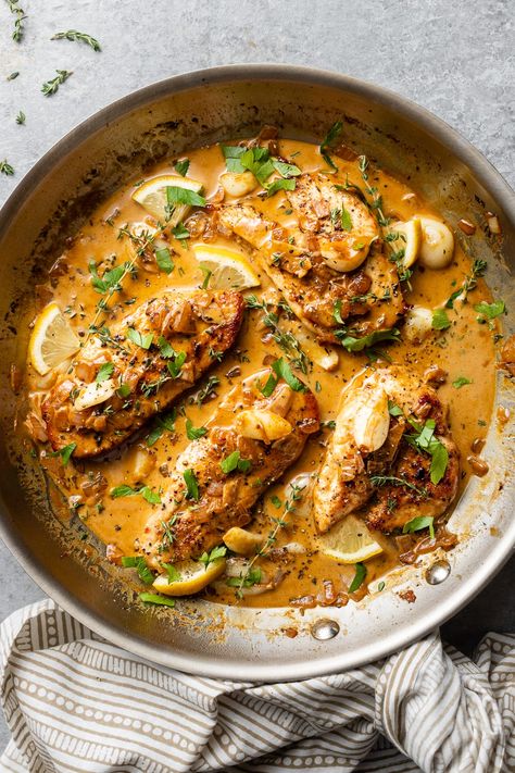 Lemon Garlic Cream Chicken, Winter Chicken Breast Recipes, Garlic Thyme Chicken, Chicken With Lemon Garlic Cream Sauce, Recipes With Thyme, Lemon And Thyme Chicken, Garlic Chicken Recipes Easy, Creamy Chicken Thighs With Lemon And Thyme, Thyme Sauce