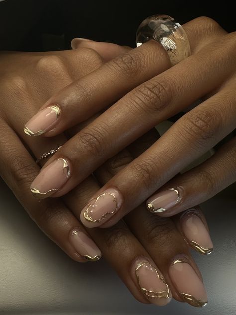 Clean Short Nails Ideas, Gel X Nail Designs Ombre, Short Soft Gel Nails, Nails On Brown Skin Black Women, Short Nail Gold Designs, Neutral Holiday Nail Designs, Simple But Classy Nails, Gold Designs On Nails, Nails For Athletes