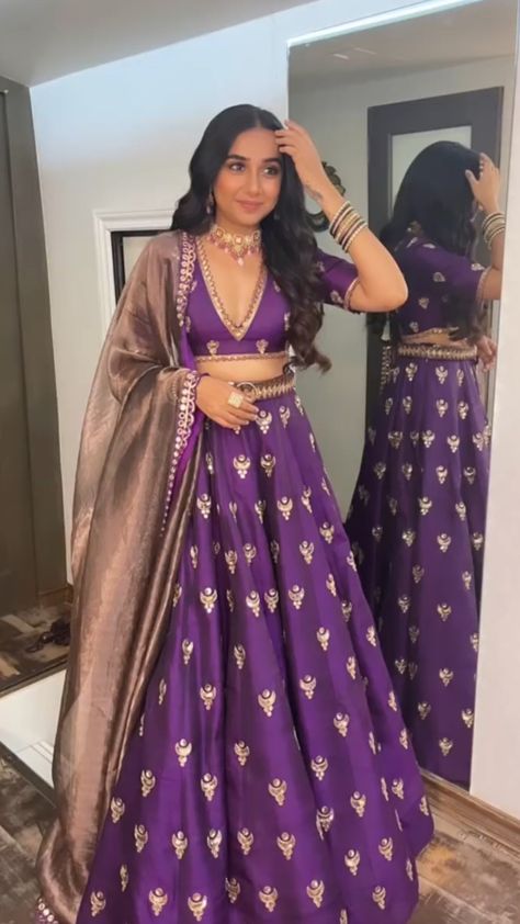 Reception Dress Bride Indian Lehenga, Purple Lengha, Purple Lehenga, Lehenga Saree Design, Simple Lehenga, Mehendi Outfits, Indian Outfits Lehenga, Lehenga Designs Simple, Indian Bride Outfits