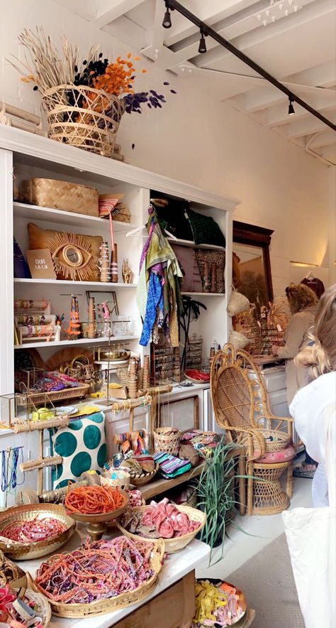 Bohemian Shop Interior, Boho Boutique Decor, Eclectic Store, Coastal Boutique, Store Retail Design, Eclectic Boutique, Boutique Store Displays, Interior Design Boutique, Boutique Aesthetic