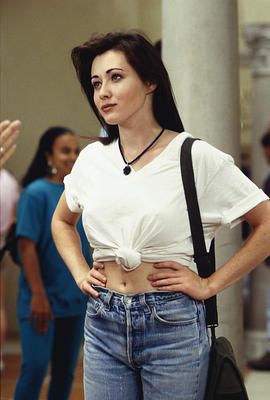 Beverly Hills 90210 Shannen Doherty Charmed, Shannon Doherty, 90210 Fashion, Fashion Brenda, Brenda Walsh, Jennie Garth, Shannen Doherty, Moda Outfit, Beverly Hills 90210