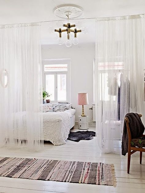 Room Divider Ideas Diy, Studio Apartment Room Divider, Bedroom Divider, Curtain Divider, Zimmer Diy, Curtain Room Divider, Diy Room Divider, Separating Rooms, Room Divider Curtain