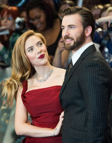 Scarlett Johansson walked the red carpet with Chris Evans at the UK premiere of Captain America: The Winter Soldier in London. Scarlett Johansson Avengers, Chris Evans And Scarlett Johansson, Captain America And Black Widow, Celeb Friendships, Scarlett And Chris, Chris And Scarlett, Avengers Black Widow, Chris Evans Funny, Наташа Romanoff