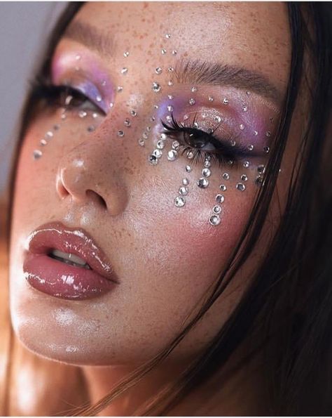 Cowgirl Makeup, Euphoria Photoshoot, Disco Makeup, Circus Makeup, Makeup Euphoria, Makeup Filter, Euphoria Party, Euphoria Makeup, Pride Makeup