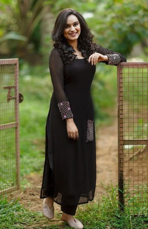 New Churidhar Designs, Black Churidar Designs Simple, Black Churidar Designs Party Wear, Churidhar Designs For Wedding, Party Wear Kurta Designs Women, Black Churidar Designs Ideas, Latest Churidar Models For Party, Full Sleeve Churidar Designs, Churidar Designs Ideas Party Wear