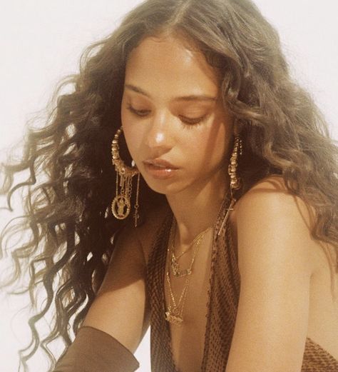 Model Face Claims Female, Black Hair Gold Jewelry, Curly Goddess Hair, Soft Black Women Aesthetic, Exotic Beauty Aesthetic, Ethereal Beauty Woman, Ethereal Beauty Aesthetic, Curly Hair Jewelry, Aesthetic Face Claims