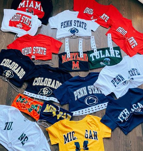 Cute College Apparel, Ucla Merch, College Shirt Outfit, College Shirt Diy, Homecoming Outfit Ideas, Gameday Shirts, College Bed, Outfit Themes, Single Clothes