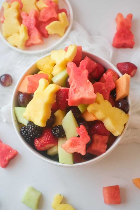 The Cutest Easter Fruit Salad To Bring To Your Next Spring Party Easter Cookout, Easter Fruit Salad, Easter Fruit Tray, Spring Fruit Salad, Easter Bunny Fruit, Healthy Easter Dessert, Easter Charcuterie Board, Healthy Easter Treats, Easter Charcuterie