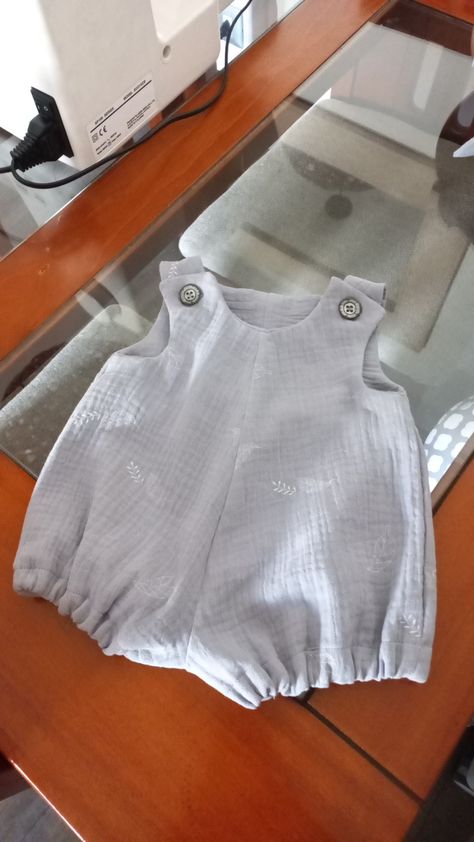 I made this baby romper in 2 hours using this tutorial! Newborn Romper Pattern Free Sewing, Newborn Clothes Patterns, Infant Patterns Sewing, Newborn Romper Pattern Free, Easy Baby Clothes To Sew, Free Baby Romper Pattern, Baby Boy Sewing Patterns Free, Easy Sew Baby Clothes, Free Baby Romper Sewing Pattern