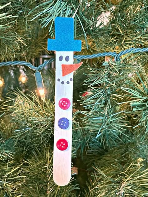 Diy Ornaments Kids Popsicle Sticks, Preschool Crafts Christmas Ornaments, Easy Prek Christmas Ornaments, Preschool Handmade Ornaments, Kids Christmas Tree Ornaments Diy, Easy Christmas Ornament Craft For Kids, Diy Paper Christmas Ornaments For Kids Simple, Homemade Kids Ornament Ideas, Preschool Christmas Tree Ornament Crafts