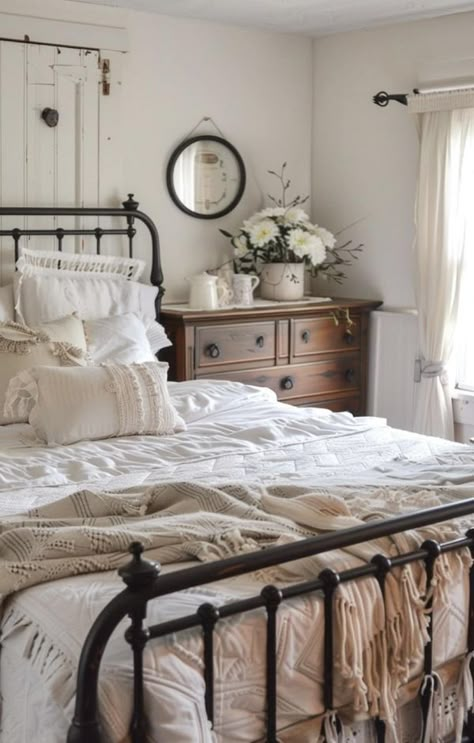 Dreamy Farmhouse, Antique Decor Bedroom, Spring Bedroom Decor, Vintage Farmhouse Bedroom, Farm Bedroom, Farmhouse Bedroom Decor Ideas, Farmhouse Bedrooms, Farmhouse Bedroom Ideas, Comfy Bedroom