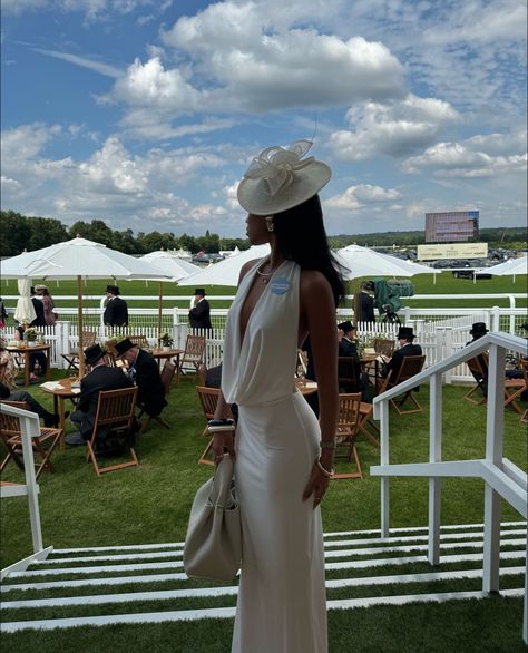 Ascot Races Outfits, Horse Race Outfit Dresses, Derby Outfits For Women Classy, Polo Match Outfit, Horse Race Outfit, Derby Party Outfit, Ladies Day Outfits, Kentucky Derby Party Outfit, Polo Event