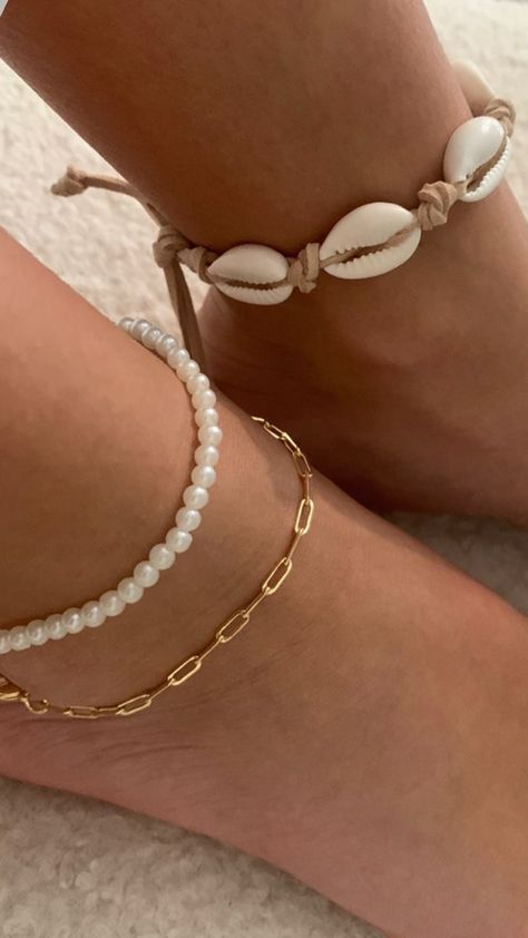 Beach Jewellery Aesthetic, Summer Anklets Aesthetic, Beach Aesthetic Jewelry, Beachy Jewelry Aesthetic, Anklet Aesthetic, Anklets Aesthetic, Aesthetic Anklets, Beach Accessories Jewelry, Beach Jewelry Aesthetic