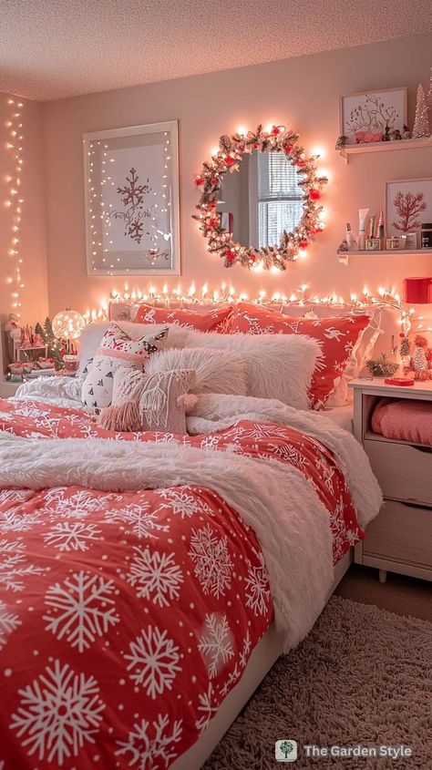 Xmas Dorm Decorations, Christmas Decor For Room Bedrooms, Decorating Your Room For Christmas, Decorating Apartment For Christmas, Cozy Bedroom Christmas Decor, Easy Indoor Christmas Decorations, Small Christmas Tree For Bedroom, Teen Christmas Room Decor, Aesthetic Christmas Room Ideas