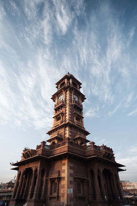 The old clock tower of Jodhpur stands in the center of its main market. - Jodhpur, Rajasthan, India - Daily Travel Photos Jodhpur Aesthetic, Blue City Jodhpur, Architecture Wallpapers, Kid Painting, India Aesthetic, Mehrangarh Fort, Historical Temples, Palace Architecture, Old Market