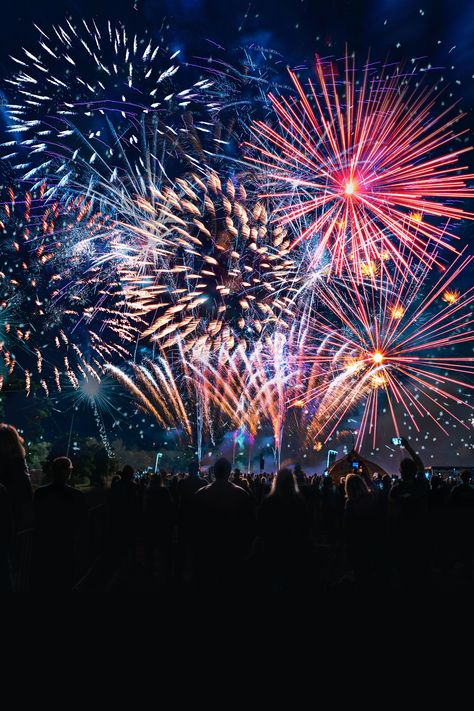 Fireworks In London, Your Birth Month Your Nails, Nails Fourth Of July, London Fireworks, Bonfire Night Food, Chiswick Park, Watch Fireworks, Guy Fawkes Night, Night In London