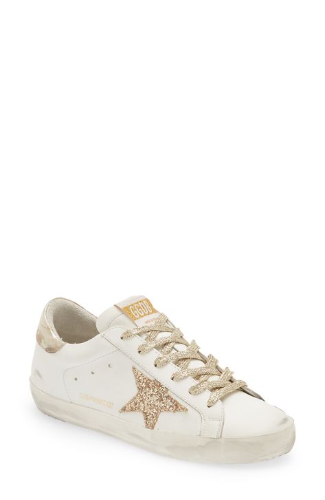 Preppy Shoes Women, Gold Golden Goose, Golden Goose Hi Star, Golden Goose Outfit, Elegant Sneakers, Golden Goose Superstar, Dr Shoes, Preppy Shoes, Shoe Wishlist