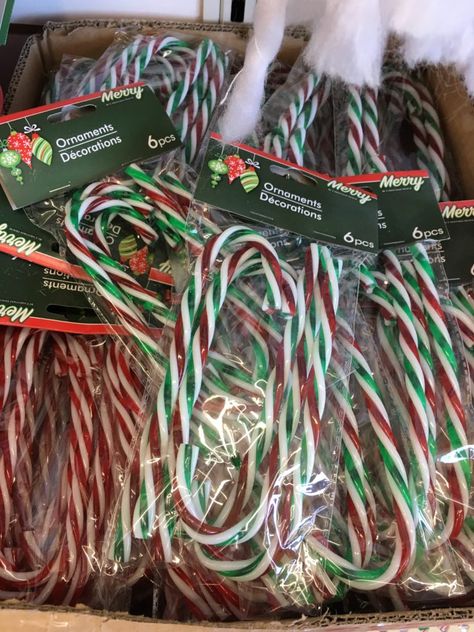 Dollar Store Christmas Decorating Ideas- Plastic Candy Canes Plastic Candy Cane Crafts, Christmas Decorating On A Budget, Christmas Candy Crafts, Candy Cane Crafts, Upcycle Plastic, Candy Cane Decorations, Vintage Christmas Crafts, July Desserts, 4th Of July Desserts