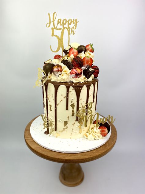 Chocolate Cake With Butterflies, Nice Birthday Cakes, Drip Cake With Strawberries, Strawberry Drip Cake, 24th Birthday Cake, Cake With Strawberries, Surprise Birthday Decorations, Party Cake Ideas, Chocolate And Strawberry