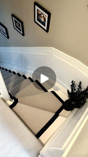 Lucy Corne @homepoppylane on Instagram: "Stair Transformation 🔥 FAQs answered below 👇🏻   ❓Where’s the runner from…  It’s called Home Poppy Lane Stair Runner from @floor.Street (use HOMEPOPPYLANE for 10% off - AD code)   ❓What is on the landing….   The landing is tiny and no wall space just doorways so the panelling stops at the top of the stairs. I would have 100% carried the panels on if there were enough walls.   Carpet on the landing is exactly the same carpet without the black boarder and it’s fitted across and tucked under the top step.  ❓Does it get dusty….   I keep on top of it every 2-3 days so it doesn’t bother me. I Hoover and wipe the sides and use a duster on the walls every 2 weeks or so….  ❓How did you get the runner to turn at the top of the stairs…   Ours was bespoke mad Under Stairs Styling Ideas, Modern Entrance Hall Ideas, Hall Stairs Landing Ideas, Staircase With Runner Ideas, Closed Staircase Ideas Decor, Top Of Stairs Wall Decor, Landing Wall Ideas, Stair Runner New Build, Top Of The Stairs Decor