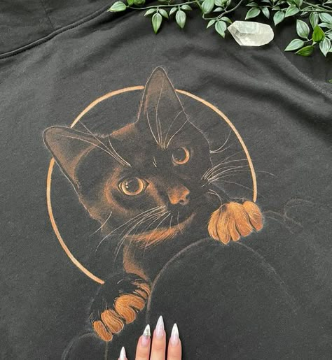 Cat Bleach Shirt, Bleach Art On Black Shirt, Black T Shirt Bleach Design, Bleach Dye Shirts Ideas, Bleach Tshirt Ideas, Diy Shirt Painting Ideas, Bleached Black Hoodie, Tshirt Bleach Design, Cool Bleach Shirt Designs