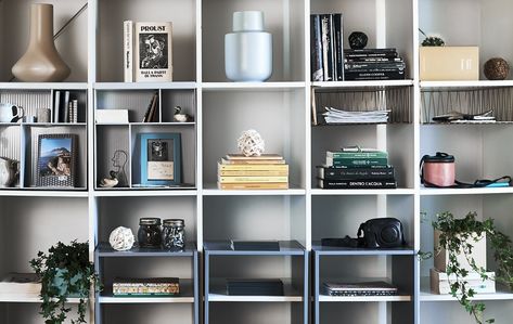 Three storage and display ideas for the IKEA KALLAX unit from Elisa’s home in Italy Kallax Organization Ideas, Kallax Organization, Ikea Kallax Unit, Billy Ikea, Long Floating Shelves, Kallax Shelf, Cube Unit, Shelf Dividers, Cube Shelves